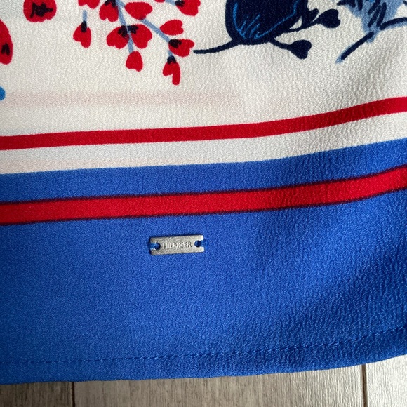 Tommy Hilfiger size L sleeveless blouse. Like new - Picture 7 of 7